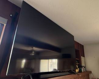 Samsung 75-inch QLED 4K UHD Smart TV