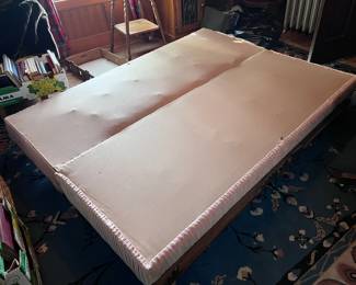 Chaise Lounge/Foldout Bed