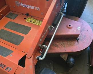 HUSQVARNA MZ61 zero turn mower with 61 inch deck