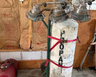 MR HEATER 3 HEAD PROPANE HEATER W TANK, CART & REPLACEMENT HEAD