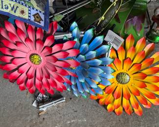 PLANT RACKK W YARD & GARDEN DECOR GALORE