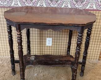 ANTIQUE WOOD PARLOR TABLE