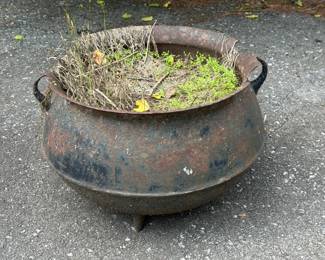VINTAGE CAST IRON CAULDRON WASH POT PLANTER
