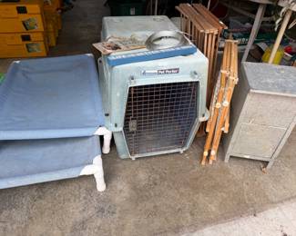 LARGE DOG PET CARRIER & PVC COTS AUTOMATIC FEEDER