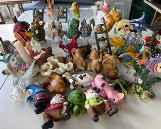 FLOWER POT HANGERS & FIGURINES