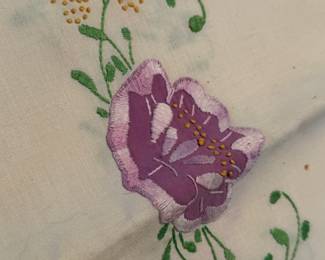 VINTAGE LINENS CROCHET & EMBROIDERY