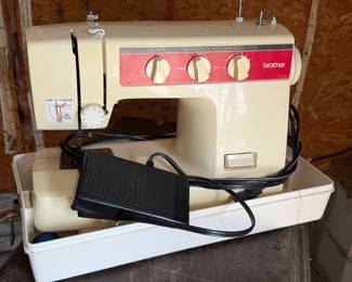 BROTHER VS-1100 PORTABLE SEWING MACHING W CASE