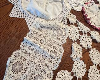 VINTAGE LINENS CROCHET & EMBROIDERY