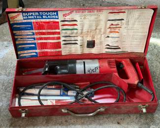 MILWAUKEE HEAVY DUTY SAWZALL CORDED W CASE