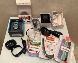 SMART WATCHES & BANDS
