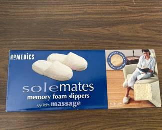 HOMEDICS MEMORY FOAM SLIPPERS W MASSAGE