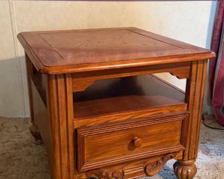 VINTAGE OAK END TABLE W DRAWER