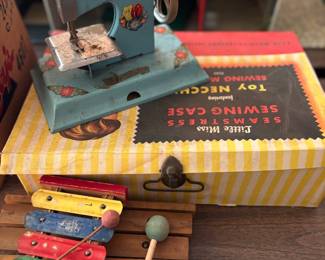 Vintage toy sewing machine with kit