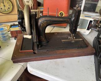 Nieuwe Singer sewing machine
