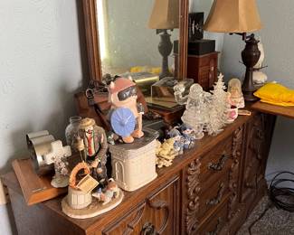 dresser, more trinkets