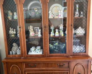 Large China Cabinet (Lots of Display Space) w/Cabinet Space and Wide Drawer Space on Bottom 