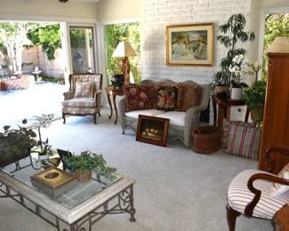 Living Room Overview, Access to backyard