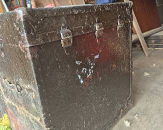 OLD TRUNK