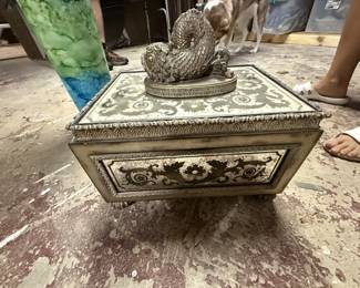 MIRRORED CENTER PIECE/DECOR