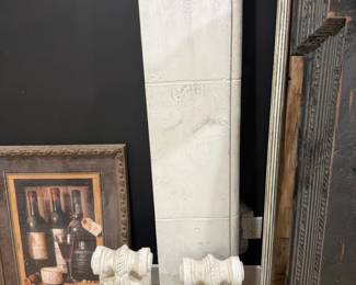 WHITE SHELF WITH 2 CORBELS