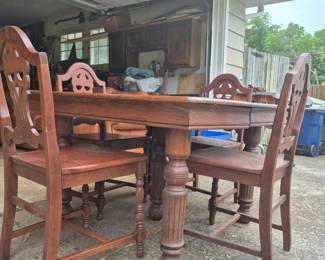 ANTIQUE 5 LEGGED TABLE WITH 4 CHAIRS