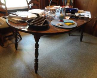 1980's Kitchen Set (6 chairs in great shape)