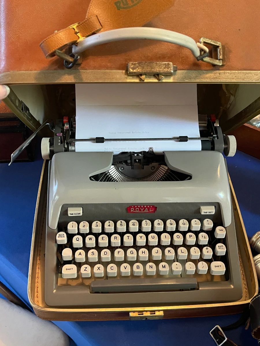 Royal manual typewriter