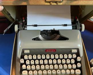 Royal manual typewriter