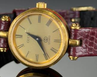 Gucci Vintage Ladies. QuartzWatch, Gold Tone Red Enamel, Swiss Made