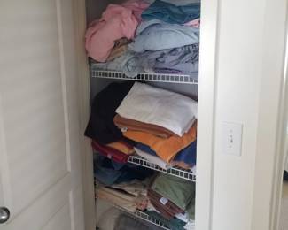Bed linens & towels
