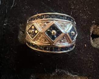 Diamond and sapphire gold ring