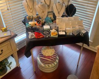 Lots of nice higher end jewelry