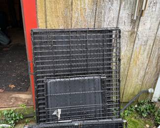 Dog cages of various sizes