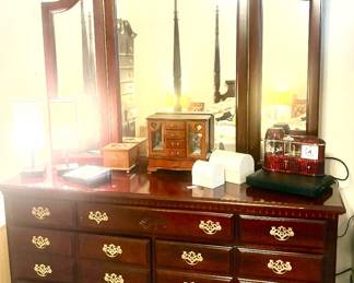 Large matching Dresser