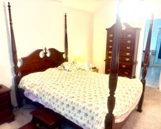 Four post adjustable massaging queen size mattress bed
