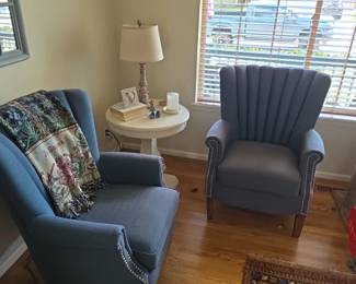 chairs and end table 