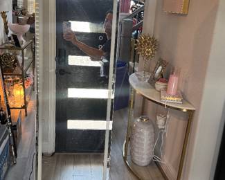 Sorry for the bad picture. Heavy duty casters, led lights inside and out. 