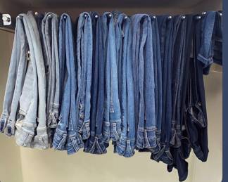 Jeans in all sizes and colors 