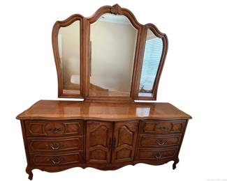 Stanley Dresser with Trifold Mirror