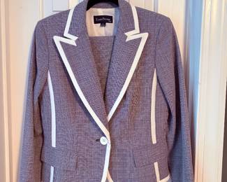 Ladies business suit size 6-8