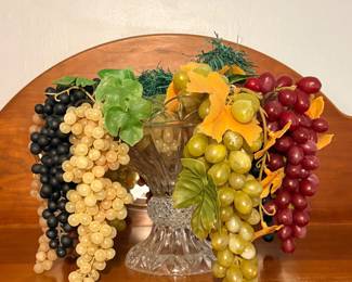 Glass bowl with grapes