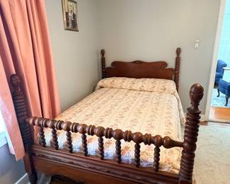Antique Full size wooden poster bed