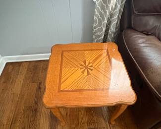 2 end tables part of set