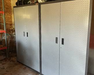 Locking metal cabinet (3)