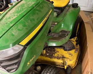 ohn Deere X300 Series lawn tractor