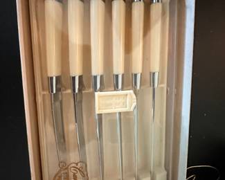 vintage 1950s or 1960s set of Carvel Hall steak knives