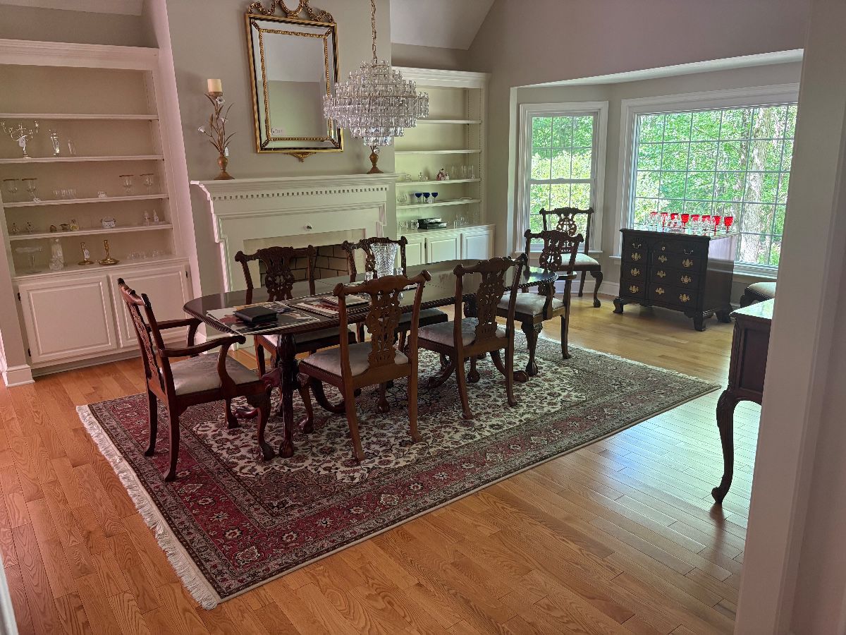 Dining Room Table w/2 leaves and 12 Chairs