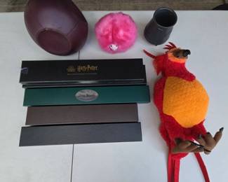 Mixed Lot Harry Potter Collector and Novelty Items Incl. Wands in Orig. Boxes, Stuffed Animals, Etc.