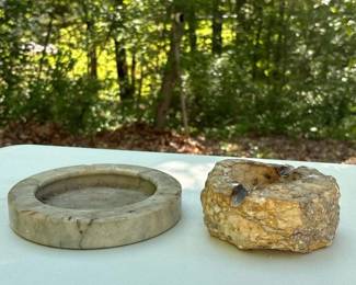 031 pairofvintagestoneashtrays