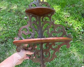 002 victorianstyletwotierwoodencorners